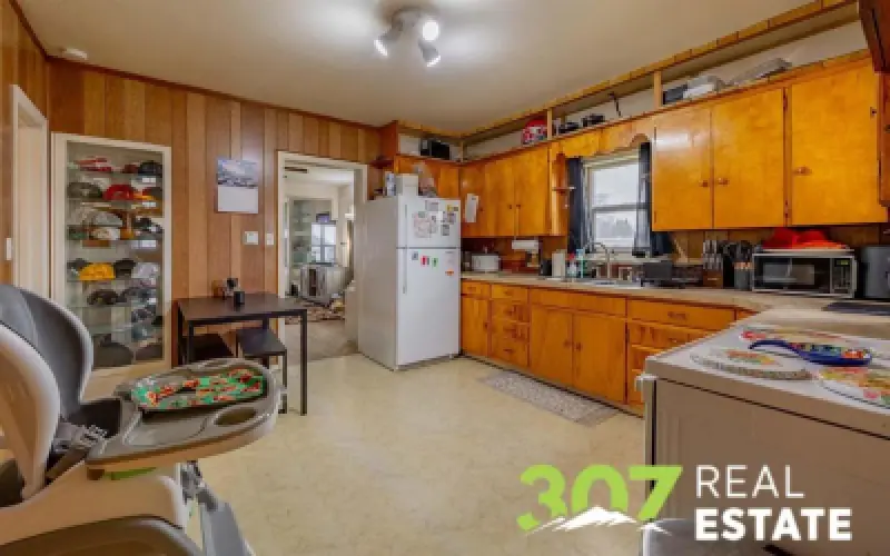 849 3rd St E Powell #12
