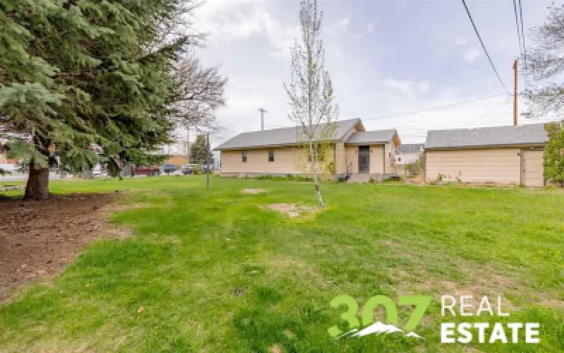 849 3rd St E Powell #20