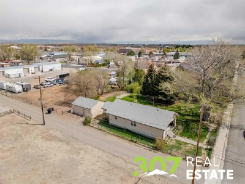 849 3rd St E Powell #25