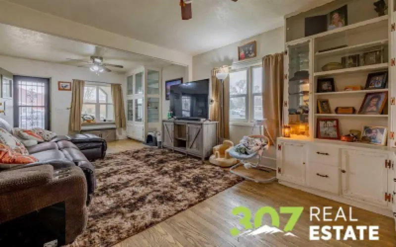 849 3rd St E Powell #6