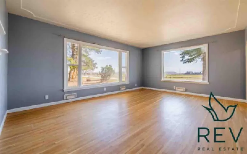 2096 Lane 10 Powell #11