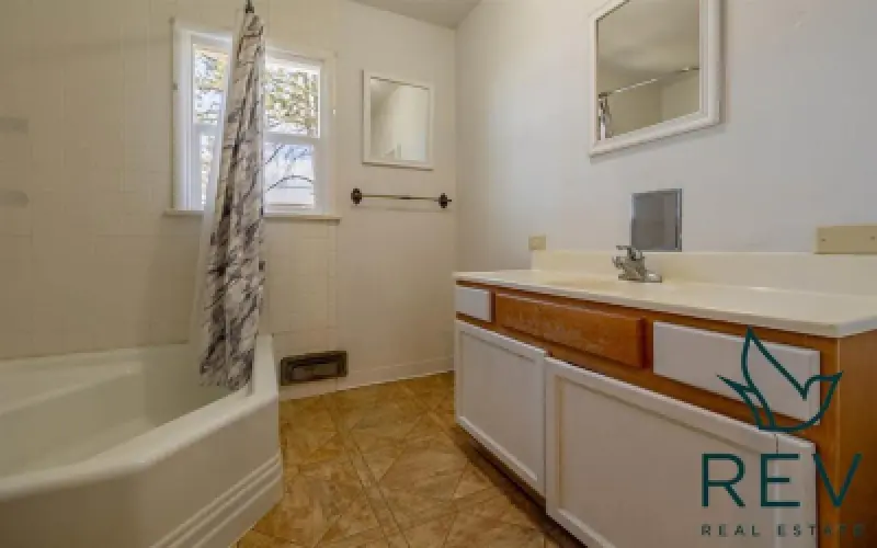2096 Lane 10 Powell #24