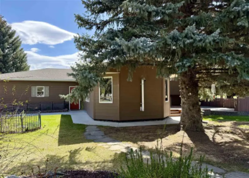 221 44th St N Cody #2