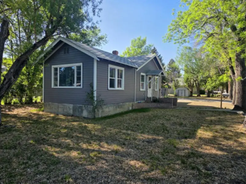 225 13th St Worland #10