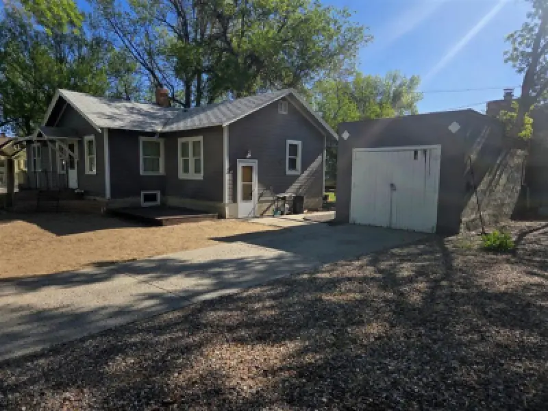 225 13th St Worland #3