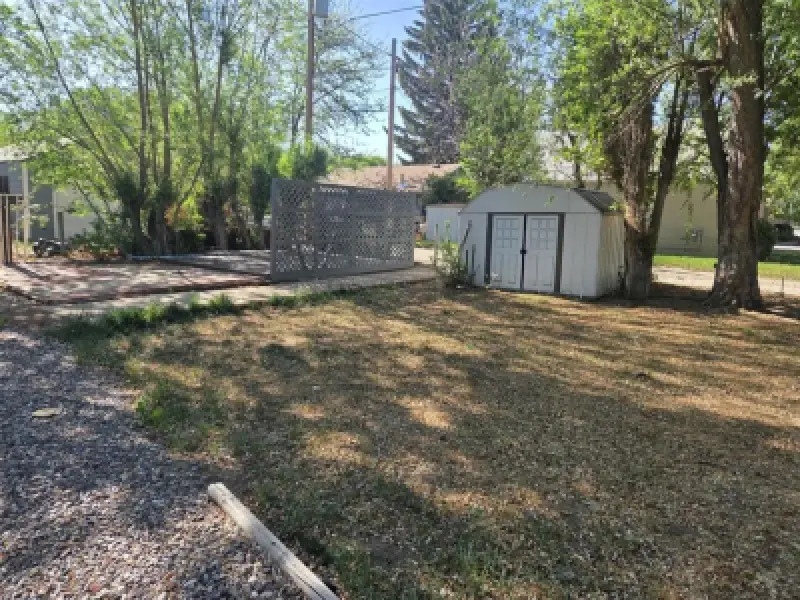 225 13th St Worland #5