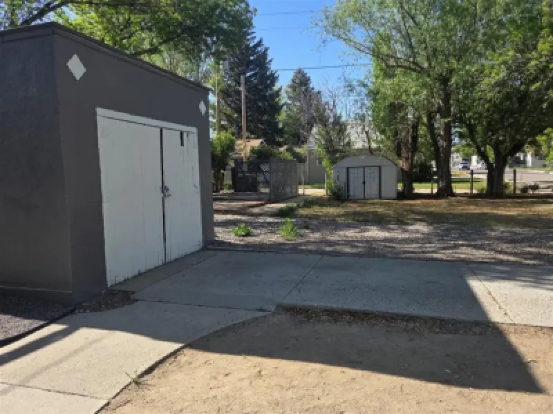 225 13th St Worland #6