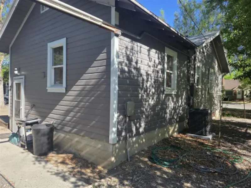 225 13th St Worland #8
