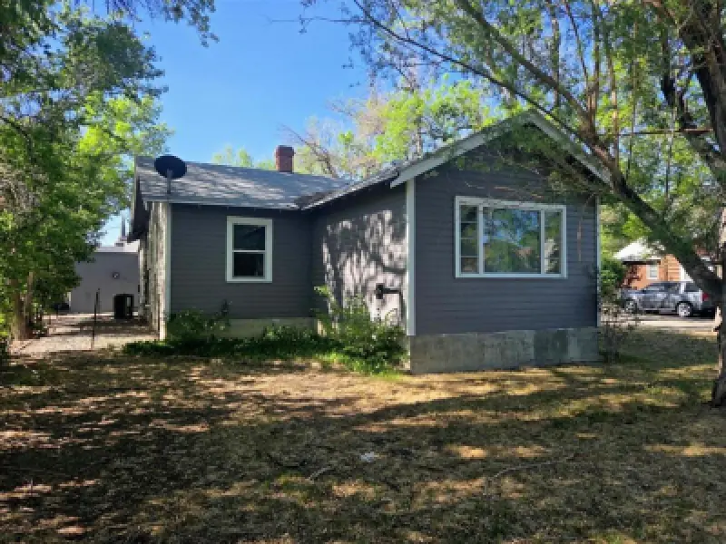 225 13th St Worland #9