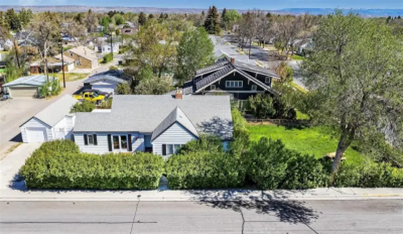 519 Avenue E Powell #1