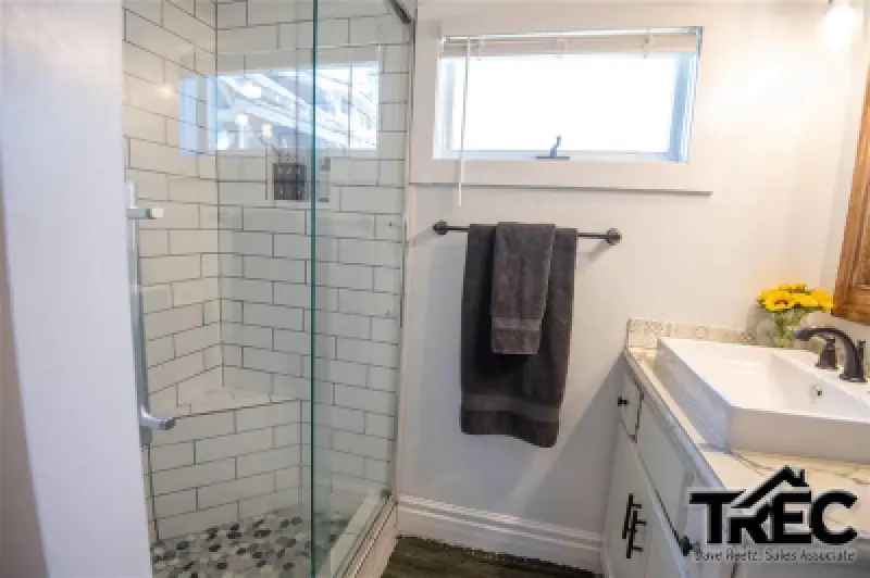 519 Avenue E Powell #12