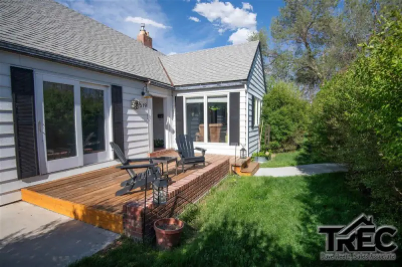 519 Avenue E Powell #2