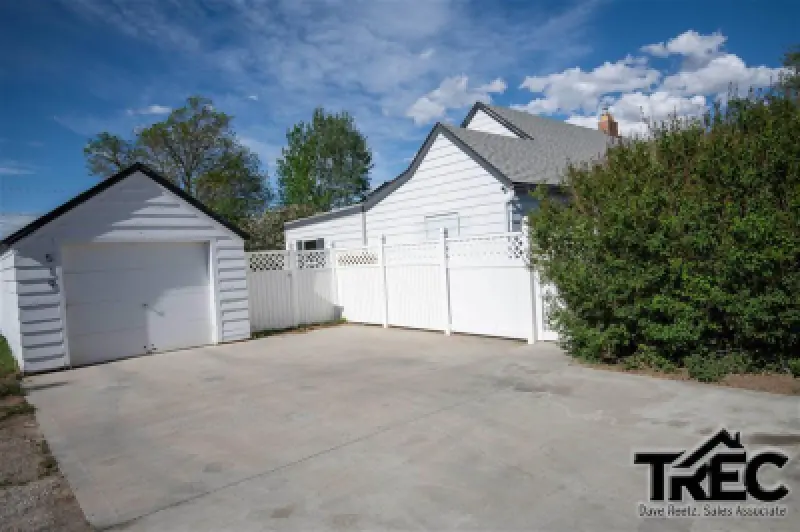 519 Avenue E Powell #26