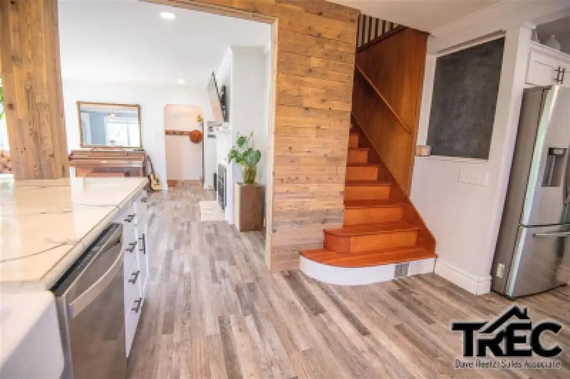 519 Avenue E Powell #8