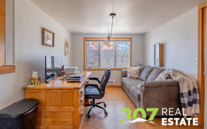 868 E North St Powell #10