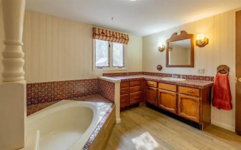 1002 Lane 11 1/2 Powell #118
