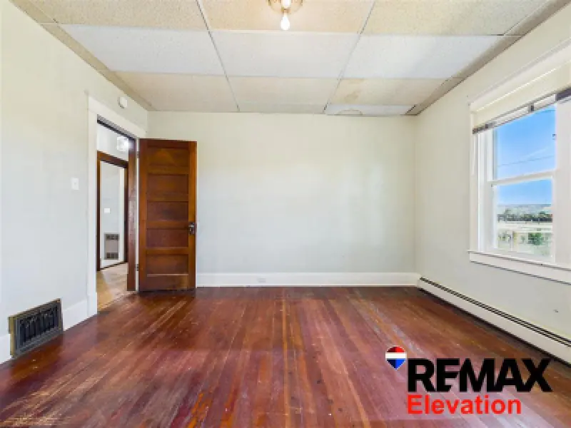 1026 Lane 5 Powell #33
