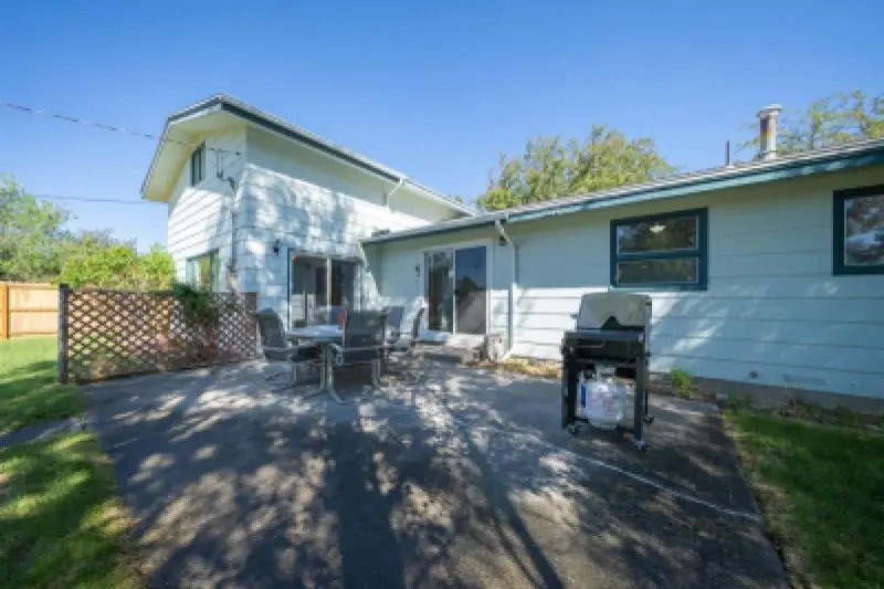 2580 Newton Ave Cody #33