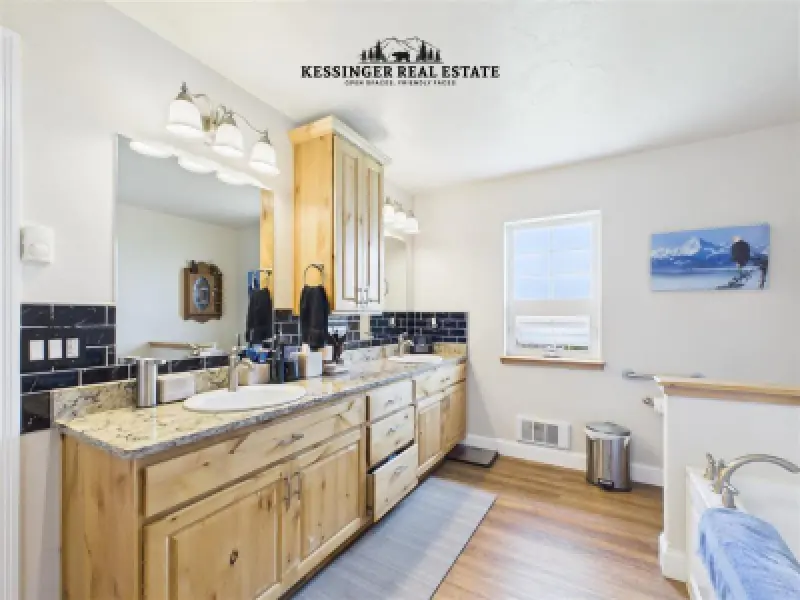 3532 Maple Leaf Ave Cody #27