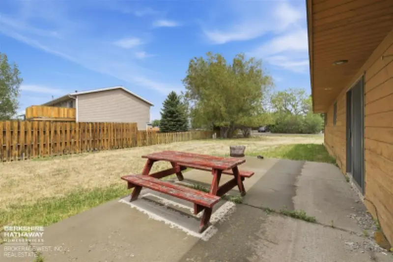 121 Buena Vista Ave Cody #18