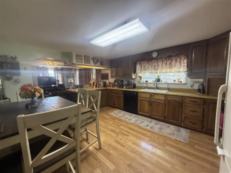 202 Division St Cowley #10