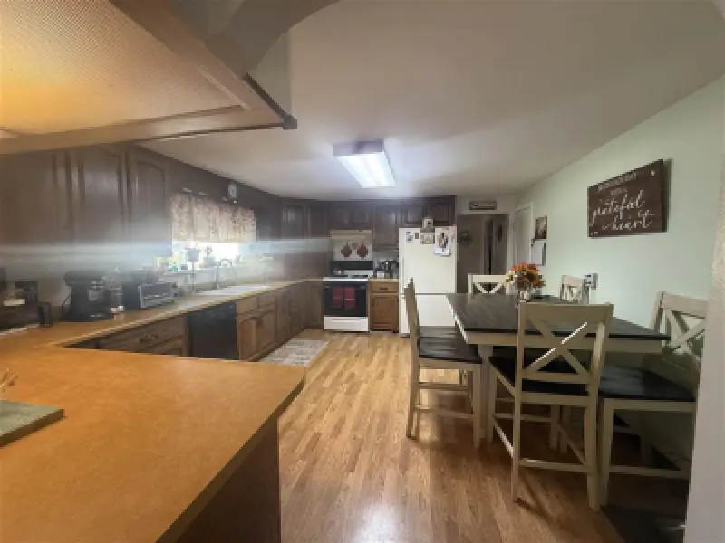 202 Division St Cowley #8