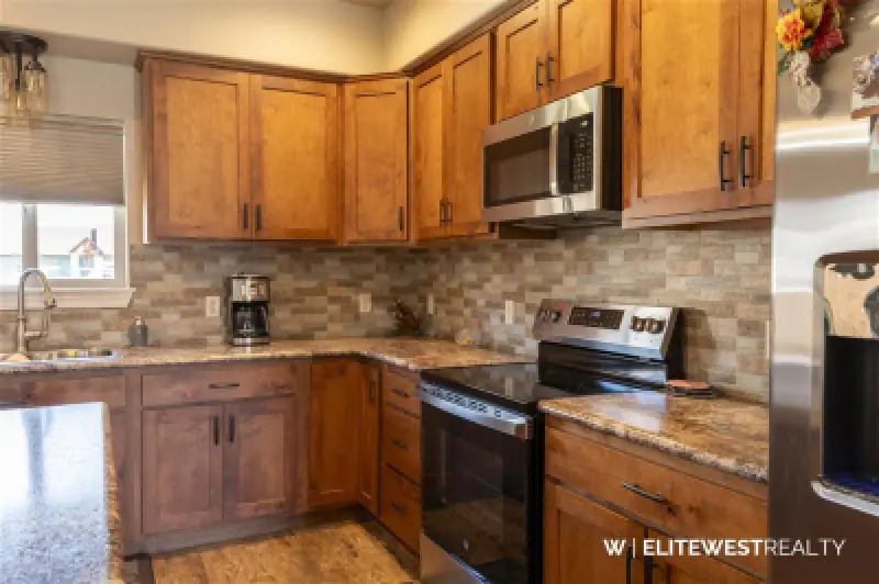 655 Avenue C Powell #4