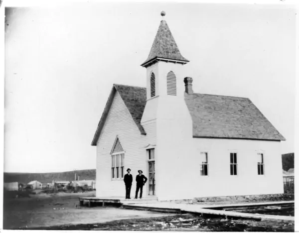 Methodist Episcopal Church dedicated in 1902 is now NINA’S ATTIC