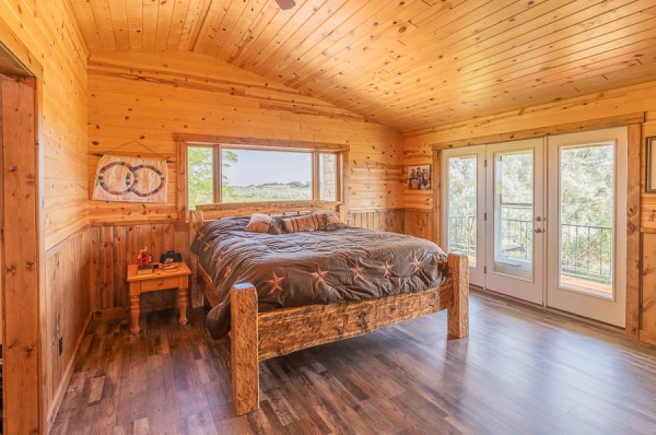 inside the master suite of the luxury wyoming cattle ranch | The Kremer Ranch in Powell Wyoming
