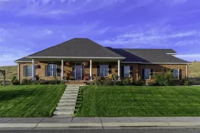 Exterior of 732 Links View Dr Cody