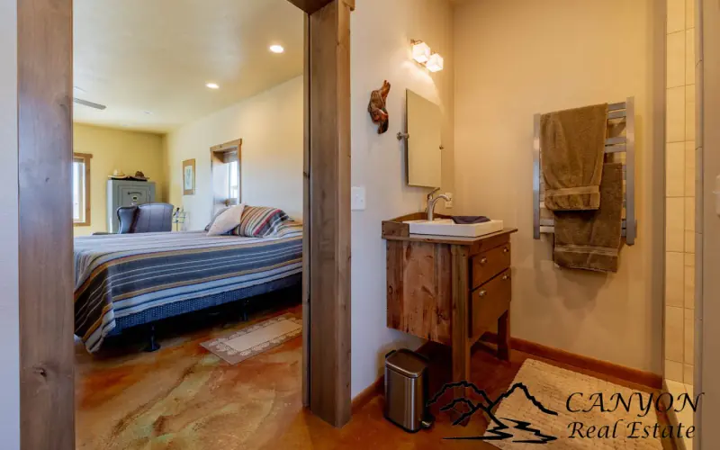 CLARK WYOMING HOME WITH CREEK FRONTAGE #19