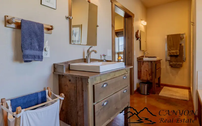 CLARK WYOMING HOME WITH CREEK FRONTAGE #20