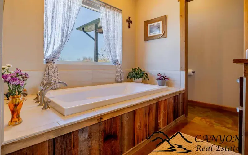 CLARK WYOMING HOME WITH CREEK FRONTAGE #23
