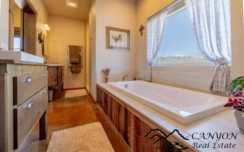 CLARK WYOMING HOME WITH CREEK FRONTAGE #24