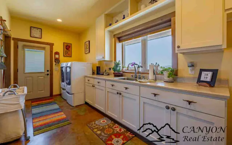 CLARK WYOMING HOME WITH CREEK FRONTAGE #29
