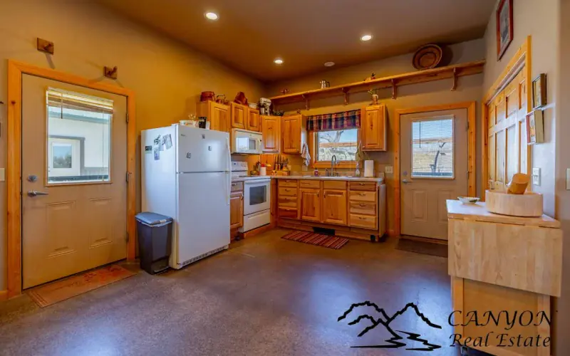CLARK WYOMING HOME WITH CREEK FRONTAGE #39