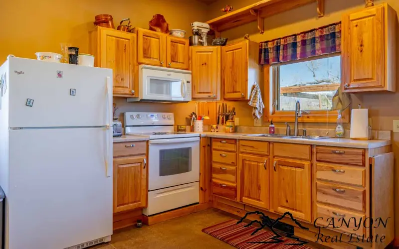 CLARK WYOMING HOME WITH CREEK FRONTAGE #40