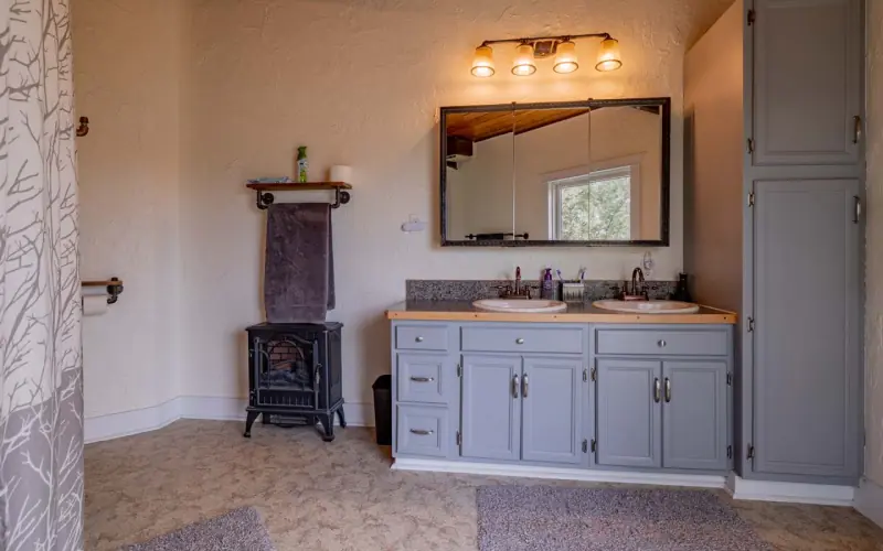 BASIN WYOMING HOME WITH  CREEK #27