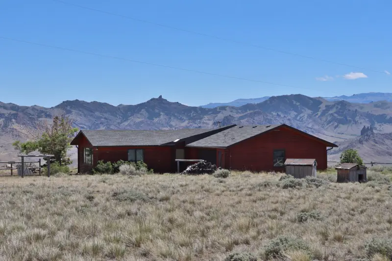 CODY WYOMING LOG HOME NEXT TO BLM #1