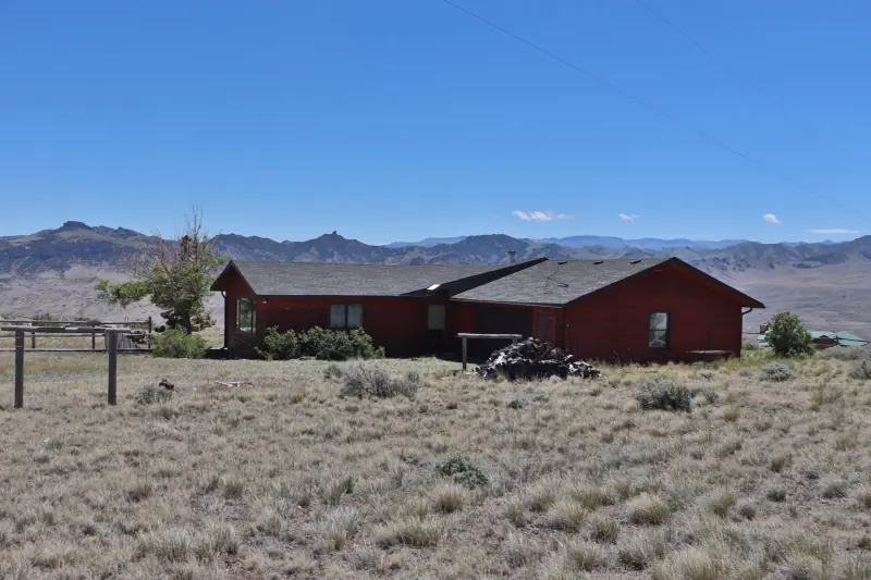 CODY WYOMING LOG HOME NEXT TO BLM #28