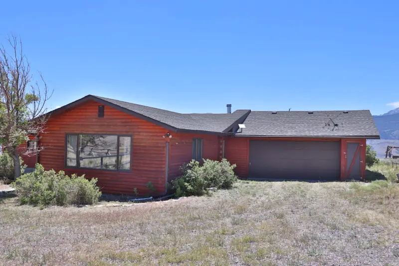 CODY WYOMING LOG HOME NEXT TO BLM #29