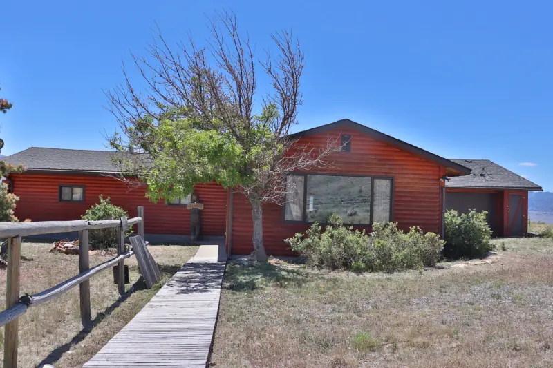 CODY WYOMING LOG HOME NEXT TO BLM #30