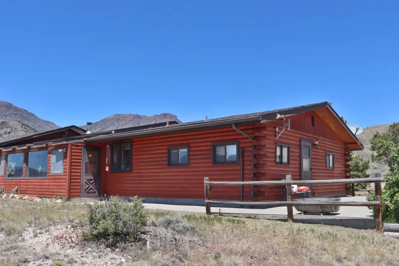 CODY WYOMING LOG HOME NEXT TO BLM #35