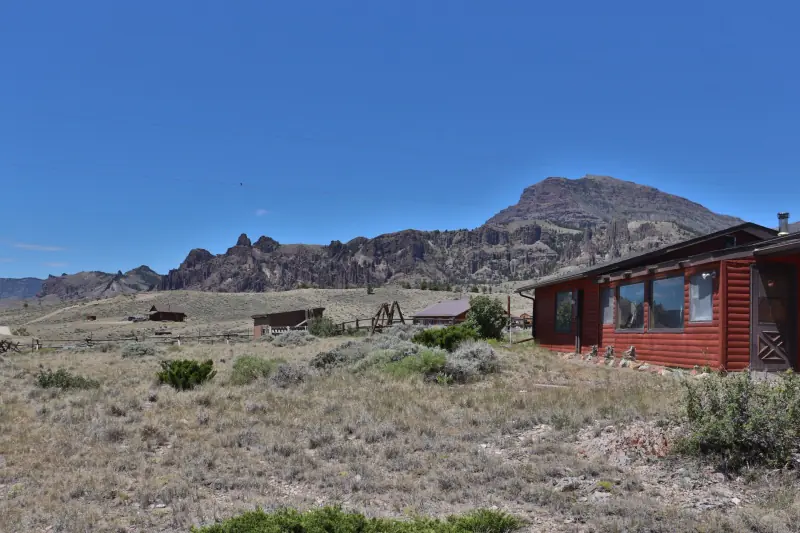 CODY WYOMING LOG HOME NEXT TO BLM #37