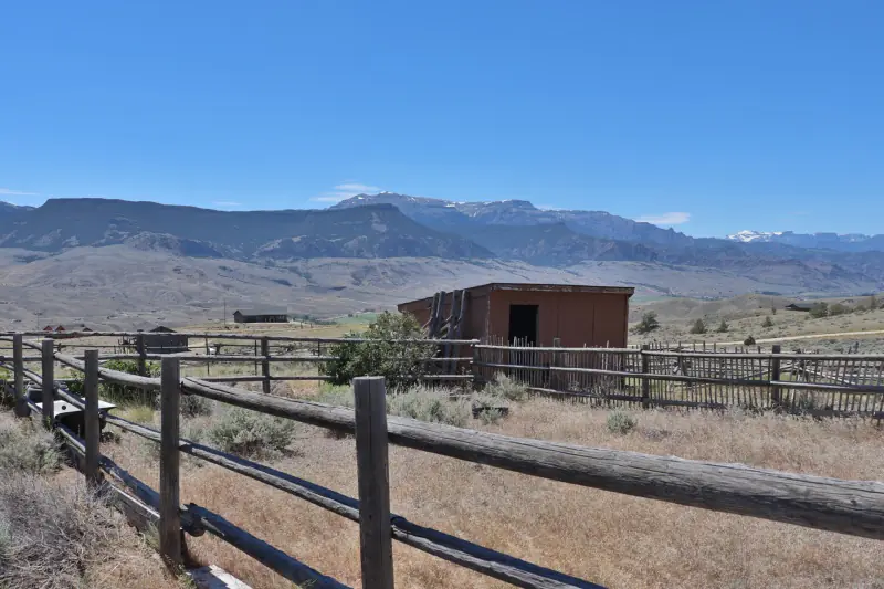 CODY WYOMING LOG HOME NEXT TO BLM #39