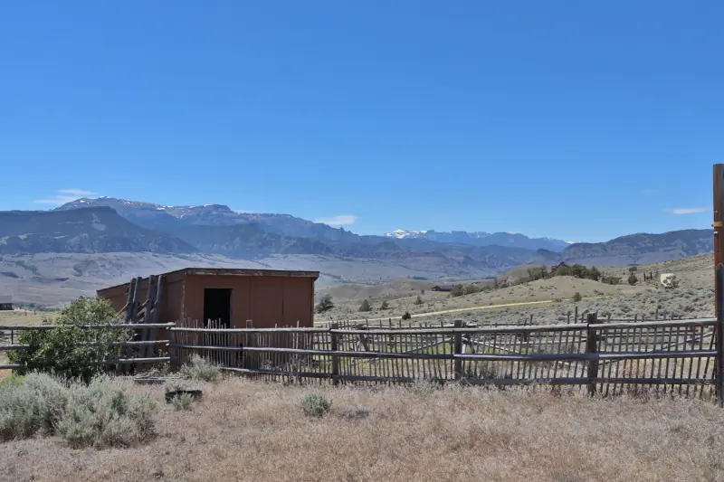 CODY WYOMING LOG HOME NEXT TO BLM #40