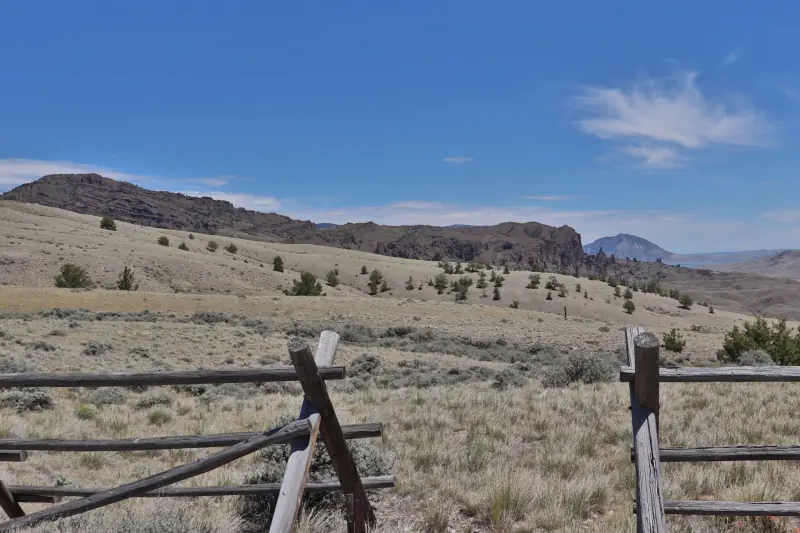 CODY WYOMING LOG HOME NEXT TO BLM #43