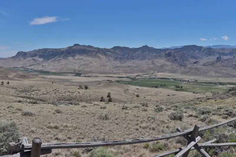 CODY WYOMING LOG HOME NEXT TO BLM #45