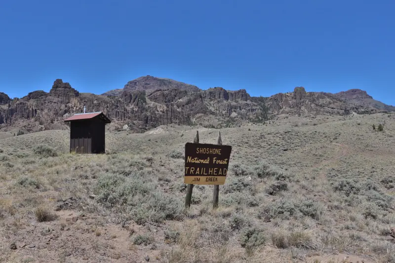 CODY WYOMING LOG HOME NEXT TO BLM #48