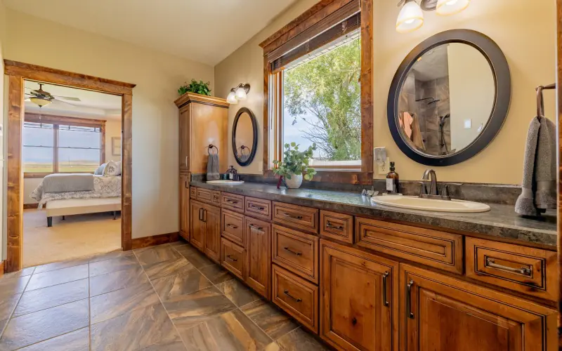 MULTI FAMILY COUNTRY ESTATE POWELL WYOMING #22